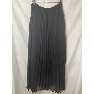 Black Pleated Maxi Skirt